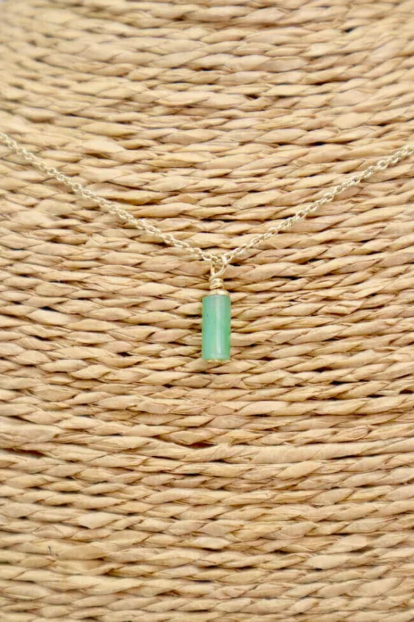 Zoom sur collier pierre d'aventurine lithothérapie - Collier mini mémoire avec aventurine Aura Bijoux