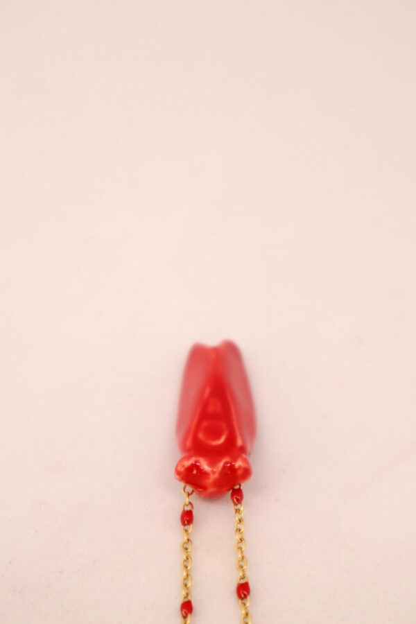 Zoom sur collier cigale en faience rouge - Collier Louis Sicard